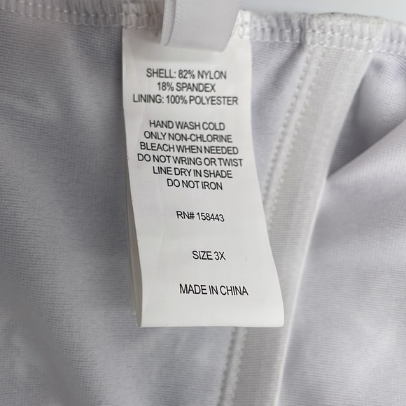 Aqua Couture Black & White Curvy Adjustable Straps Removable Pads Swimsuit - 3X - Picture 13 of 14